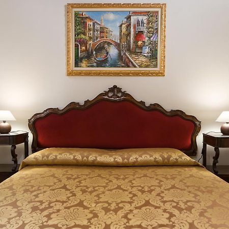 At 2 Minutes From San Marco Square Διαμέρισμα Βενετία Εξωτερικό φωτογραφία